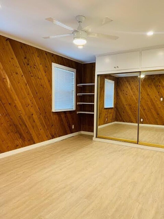 Interior Photo - 11923-27 Venice Blvd