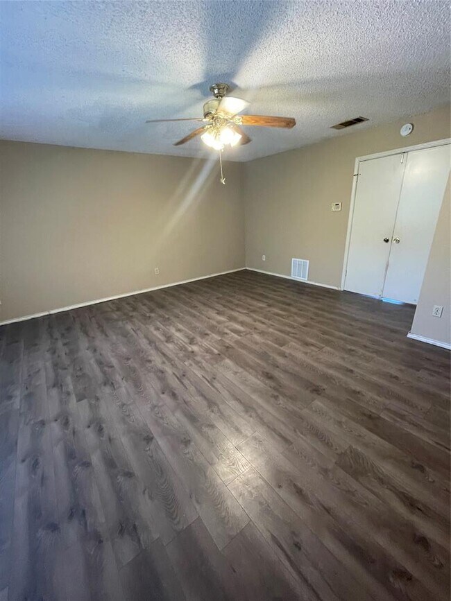 Building Photo - 13912 Conner Downs Dr