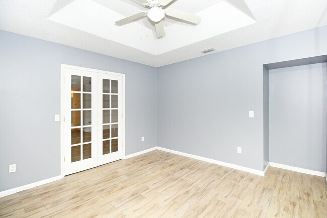 Building Photo - 896 Rose Ct