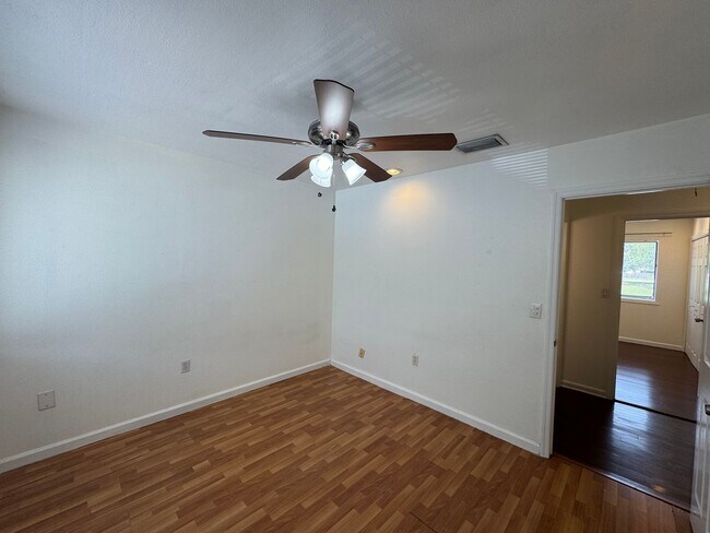 Building Photo - Lovely 2 Bedroom, 1.5 Bathroom Home in Orlando! Minutes from Top Attractions!! (Water Included!)