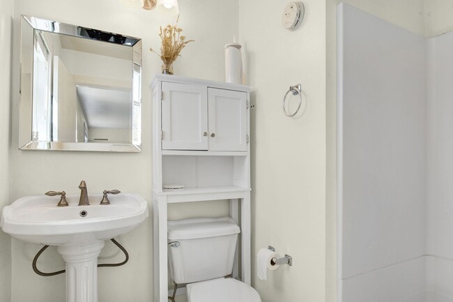 Building Photo - 3-Bed 2-Bath Home with Detached Studio Apartment!