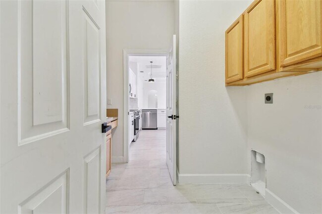 Building Photo - 13792 Long Lake Ln