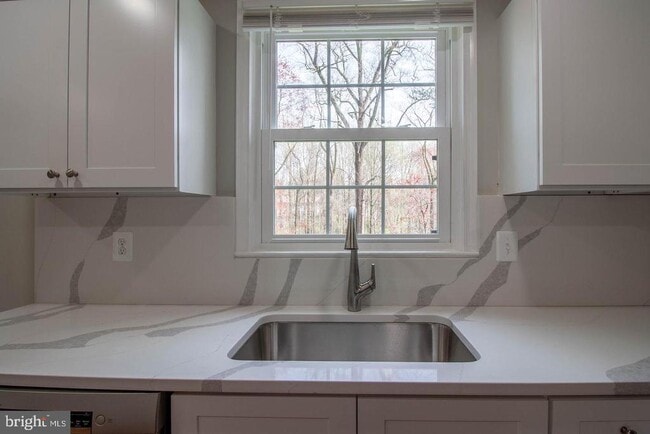 Building Photo - 9709 Lakepointe Dr