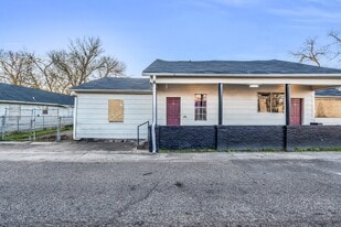 Building Photo - 523 18th St N