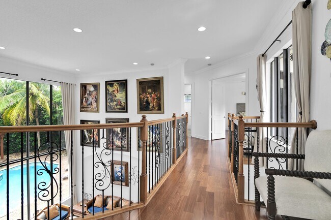 Building Photo - 10703 Versailles Blvd