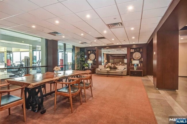 Building Photo - 9 Somerset Ln