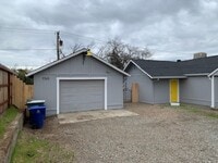 Building Photo - Cute 2 Bedroom in West Redding