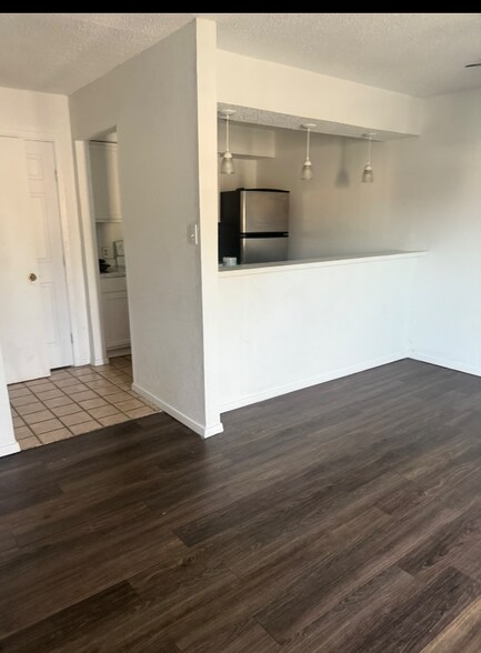 Building Photo - 207 Sprucewood Ln