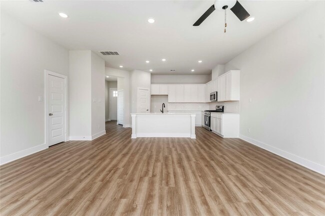 Building Photo - 13437 Sun Cay Dr