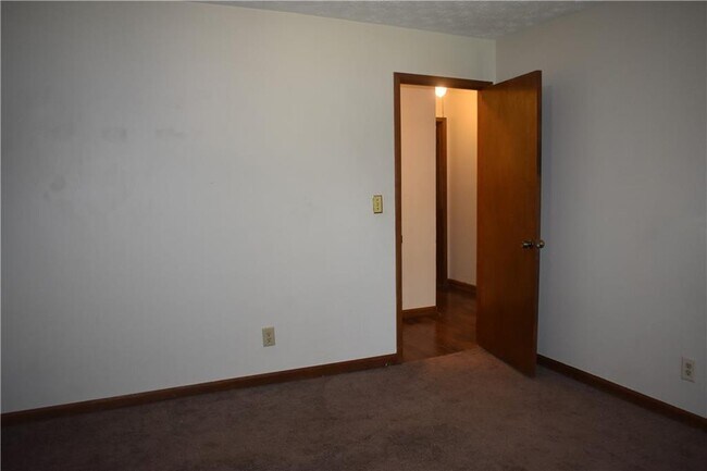 Building Photo - 2811 Pine Cone Ln