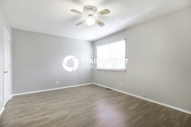 Building Photo - 4 Bedroom Pet-Friendly Home in Independence, MO with Main Street Renewal