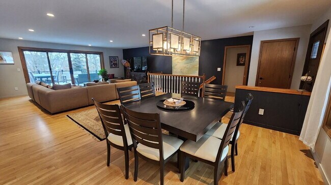 Building Photo - Designer 4 Bedroom Home with Sauna and Walk-Out Lower Level - Available May or June 1st