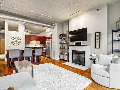 Building Photo - 700 N Larrabee St