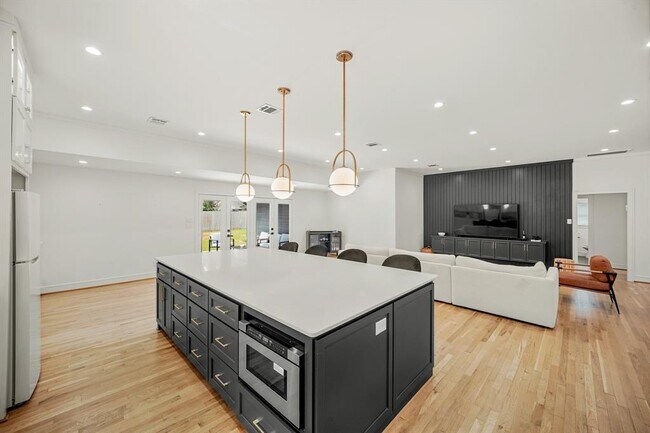 Building Photo - 5630 Lymbar Dr
