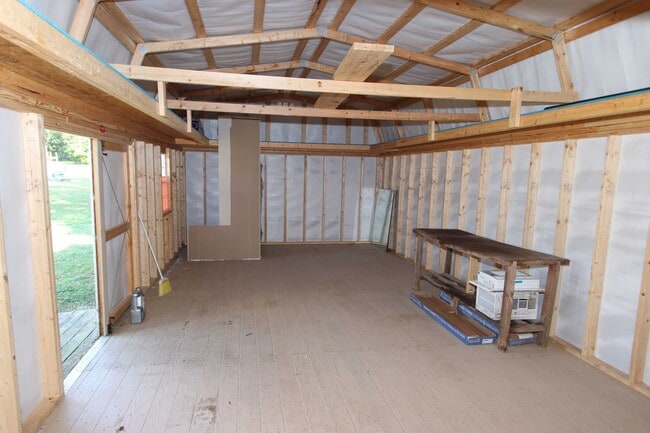 Building Photo - One of a Kind 4 Bed 1 Bath Home