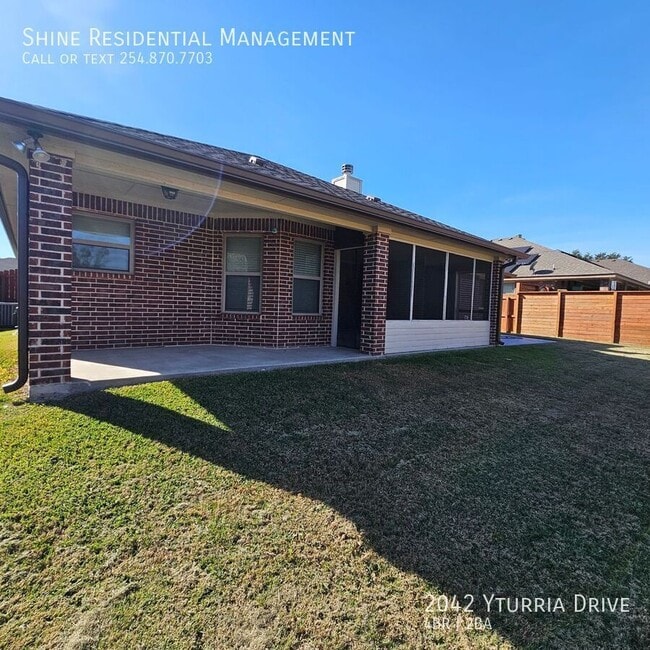 Building Photo - 2042 Yturria Dr