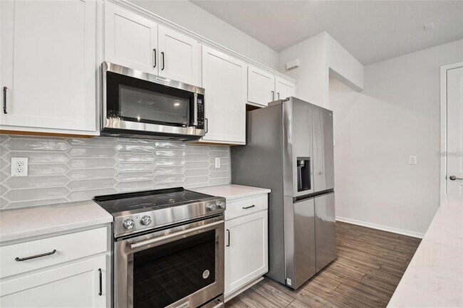 Building Photo - 13144 Peachleaf Ave