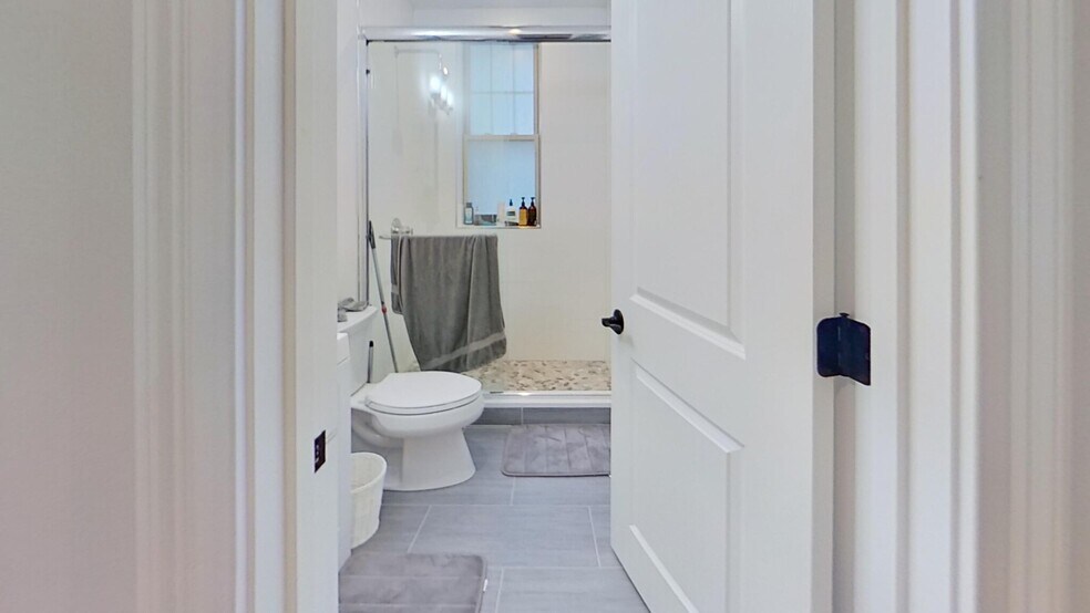 Building Photo - 2009 Commonwealth Ave