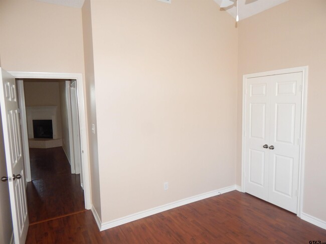 Building Photo - 16554 Beauregard Dr