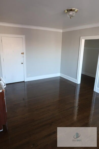 Building Photo - 1712 W Albion Ave