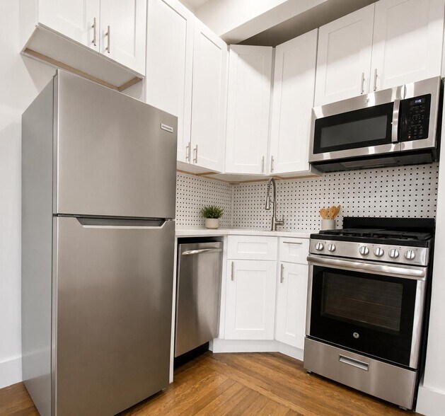 Building Photo - 45 Tiemann Pl