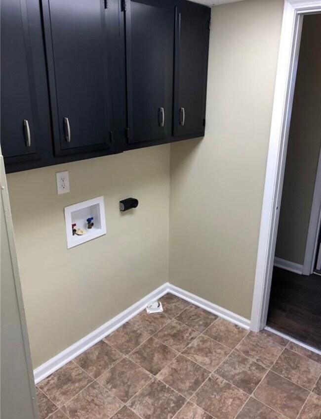 Laundry hook up - 1520 Western Dr