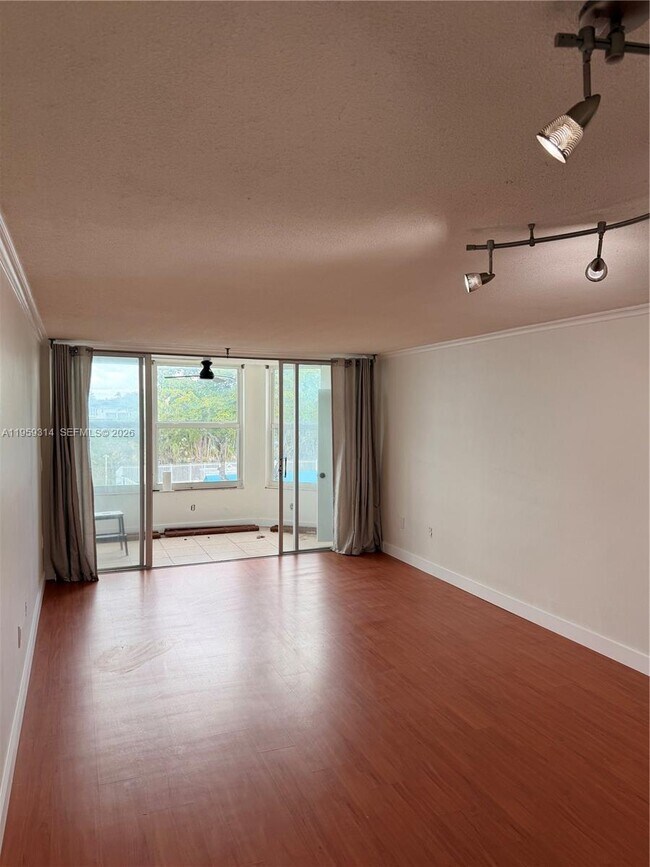 Building Photo - 1351 NE 191st St