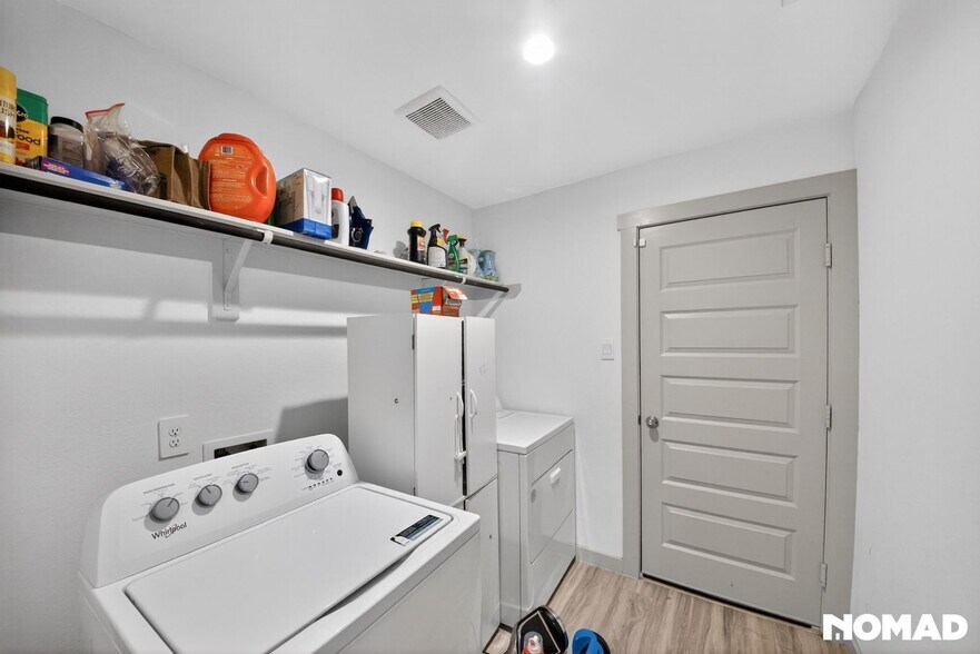 Building Photo - 1127 Rivertrace Ct