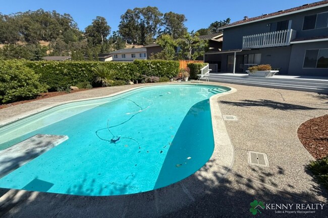 Building Photo - Large Updated 5 Bedroom Home in San Mateo ...