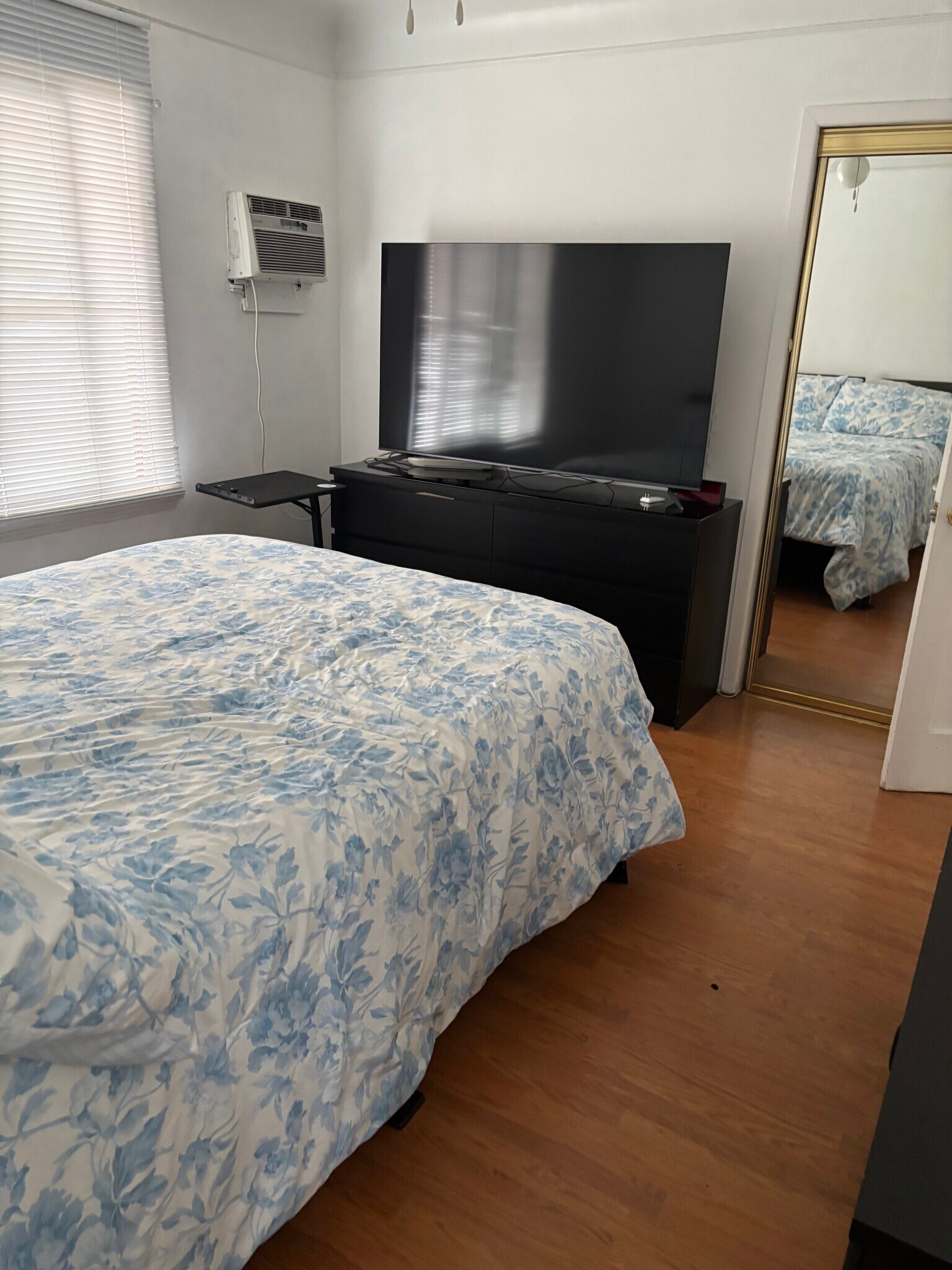 Master bedroom - 5646 1/2 Farmdale Ave