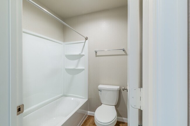 Building Photo - 219 Pk Pl Cir