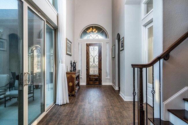 Building Photo - 10410 Southern Hawker