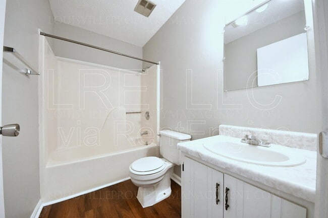 Building Photo - 621 Westport Rd