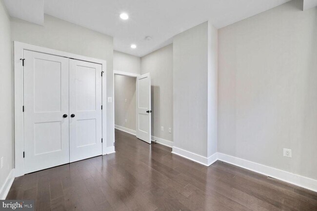 Building Photo - 608 Irving St NW
