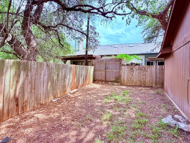 Building Photo - 6503 Columbia Oaks Ct