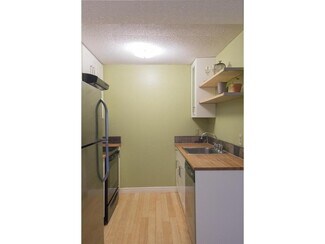 Building Photo - 2616 Harriet Ave