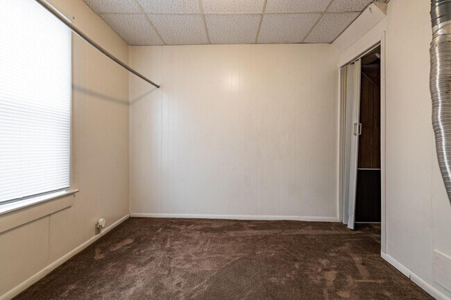 Building Photo - pp820