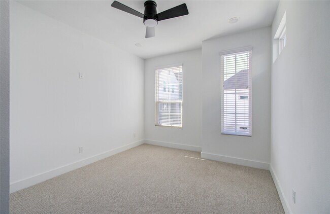 Building Photo - 2054 Johanna Crk Dr