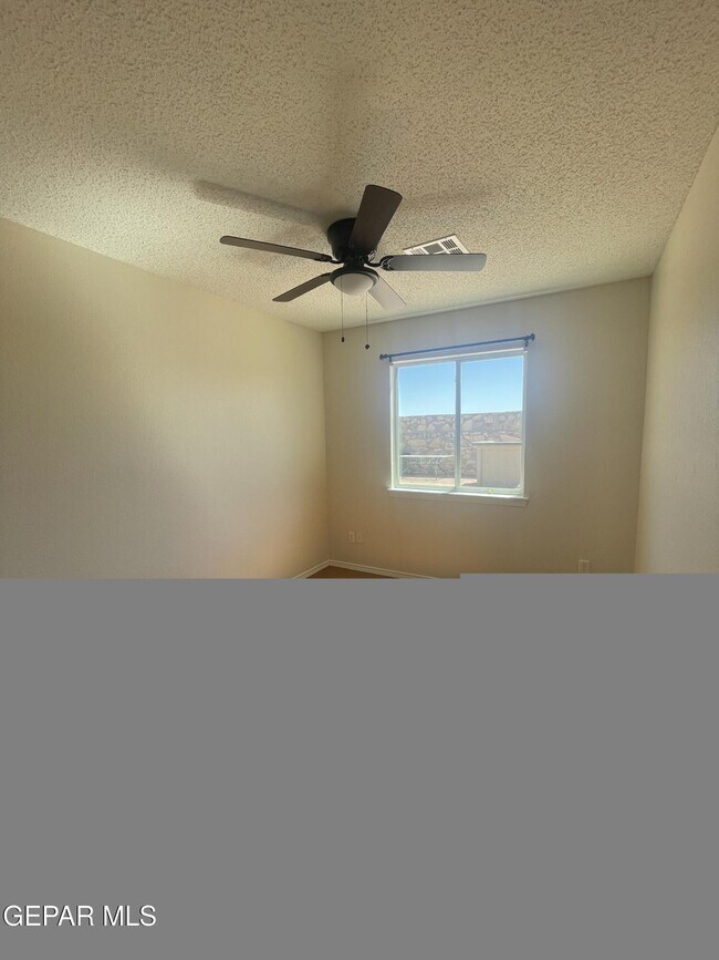 Building Photo - 1832 Shreya St