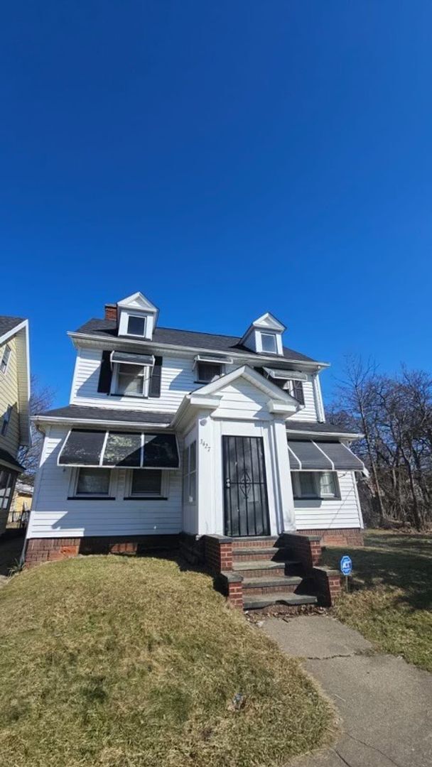Primary Photo - Charming 3-Bedroom Property in Prime Location