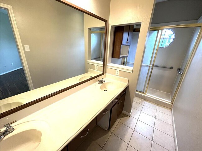 Building Photo - 4144 Greystone Way