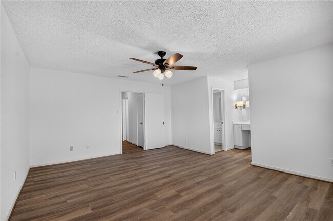 Building Photo - 1334 Country Pl Dr