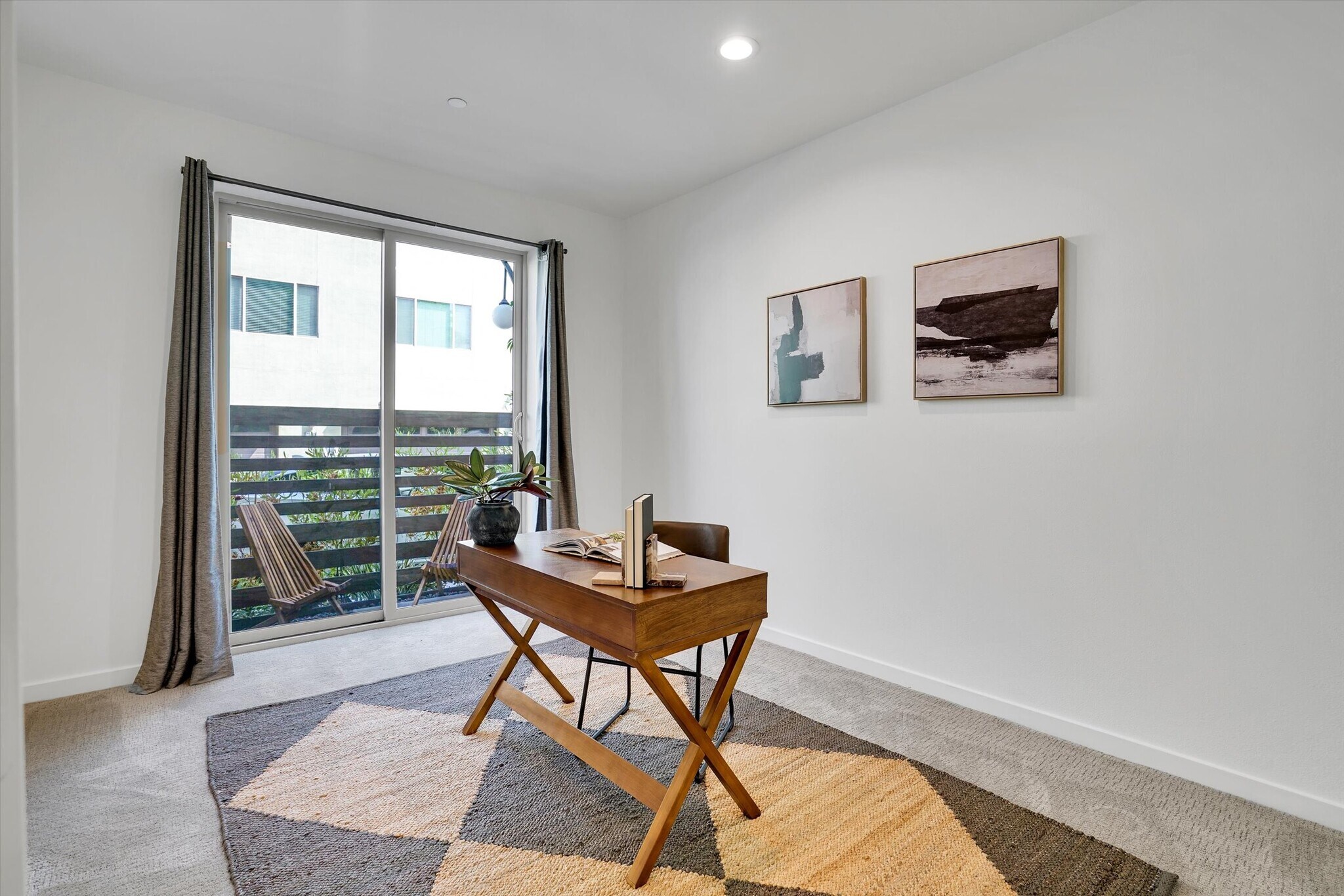 Building Photo - 1512 W Artesia Sq