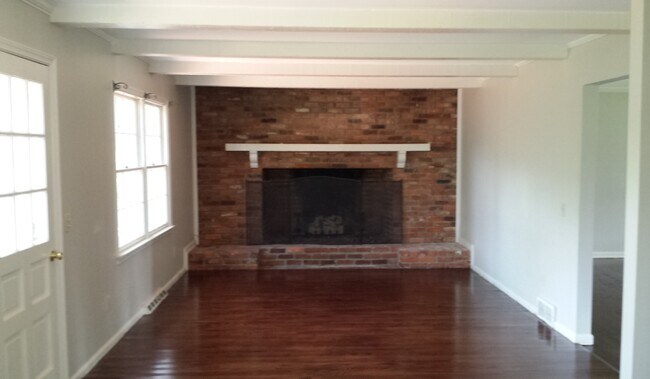 Family Room - 2460 McCoy Rd