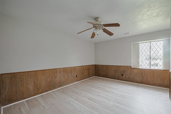 Building Photo - 811 Loire Ln