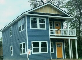 Building Photo - 902 Elliott Ave