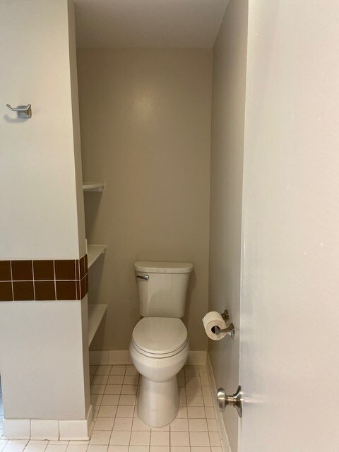 The Loo - 2038 18th St NW