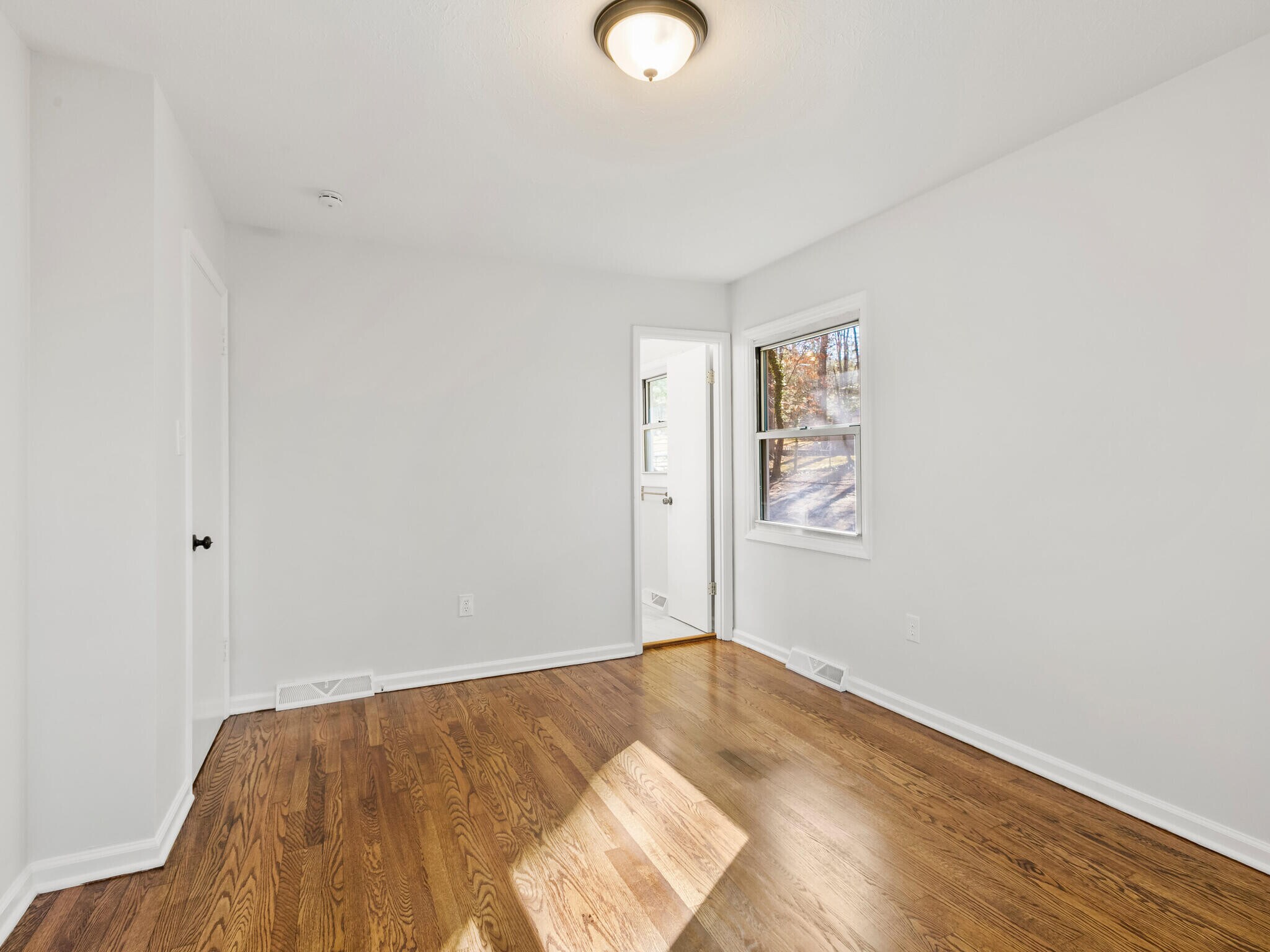 Building Photo - 51 W Chapel Rd