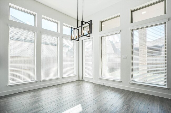 Building Photo - 9814 Chapman Trl