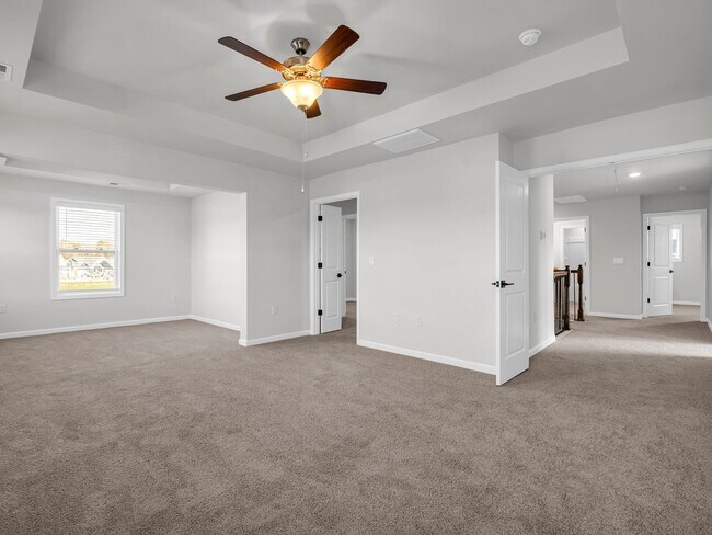 Building Photo - Like new home available in Hendersonville. Take advantage of our $3,500 six-month special when yo...